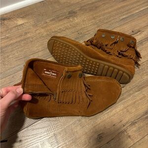 Brand New Women’s Minnetonka Moccasins